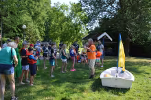Kinderen in een optimist op de IJssel