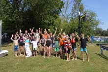 Kinderen in een optimist op de IJssel